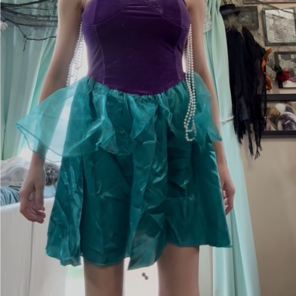 NWOT Purple and Teal little mermaid women’s small costume with makeup kit